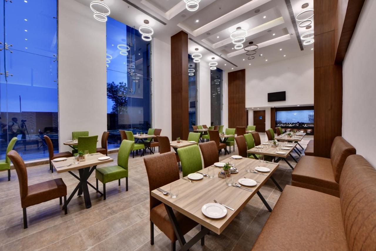 The Fern An Ecotel Hotel, Alwar Sariska エクステリア 写真